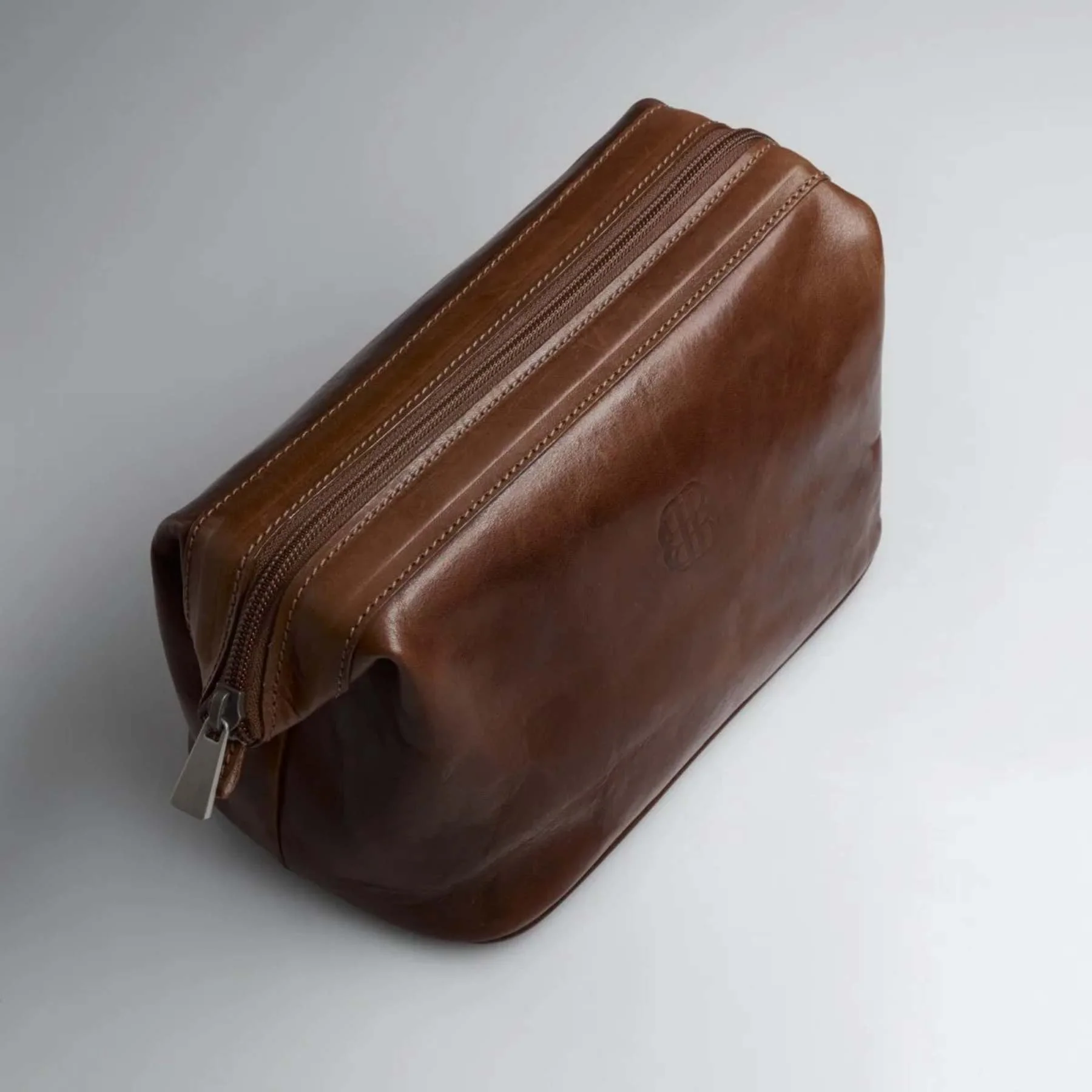 Benjamin Barber Brown Leather Toilet Bag - Image 2