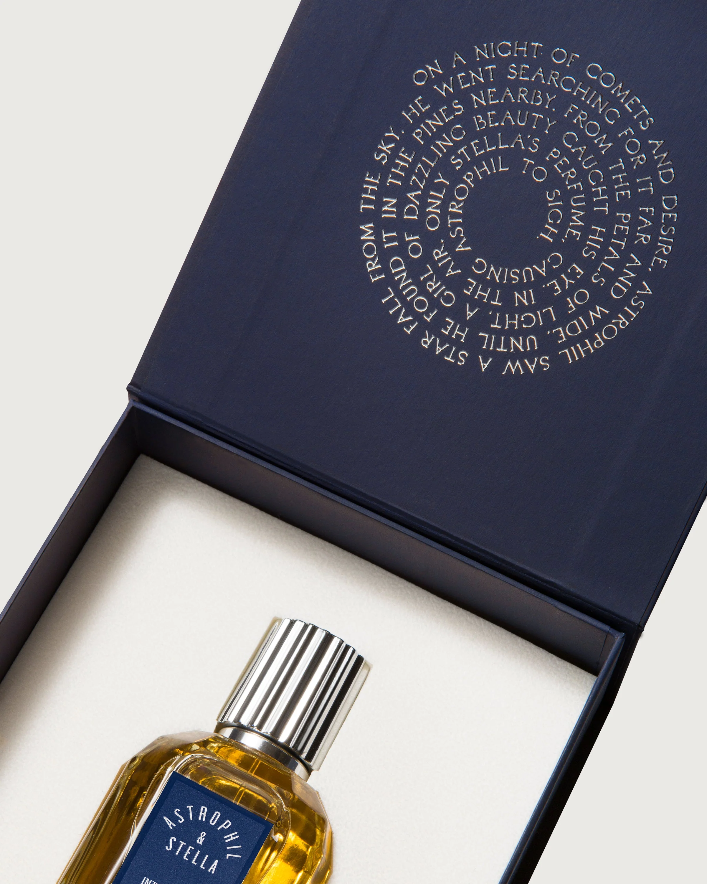 Into The Oud Astrophil & Stella Extrait de Parfum Sample 2ml - Image 4